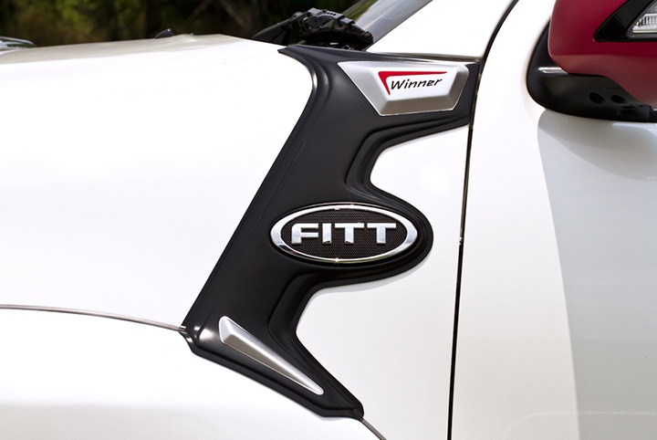 Toyota_Fortuner_2012_Side_Vent_37_001_01_1