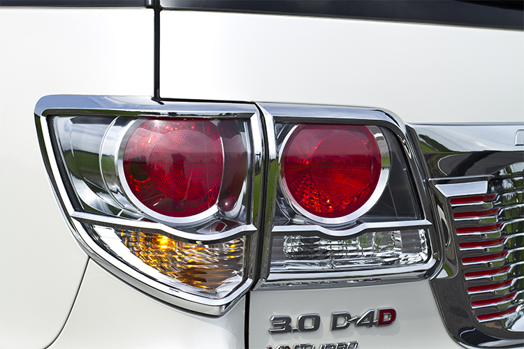 Toyota_Fortuner_2012_Tail_Lamp_Cover_38_003_01